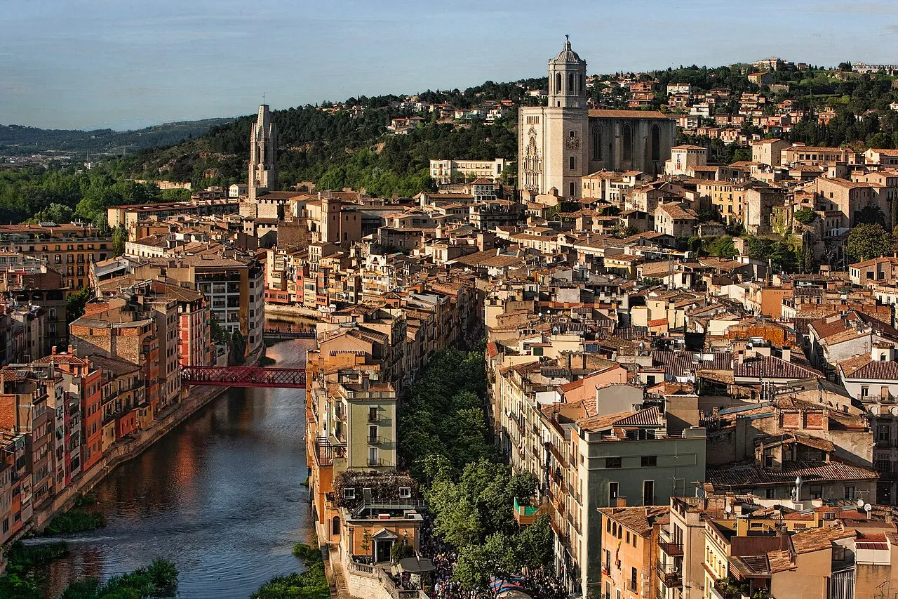 Girona: vista de la ciudad y principales lugares que ver