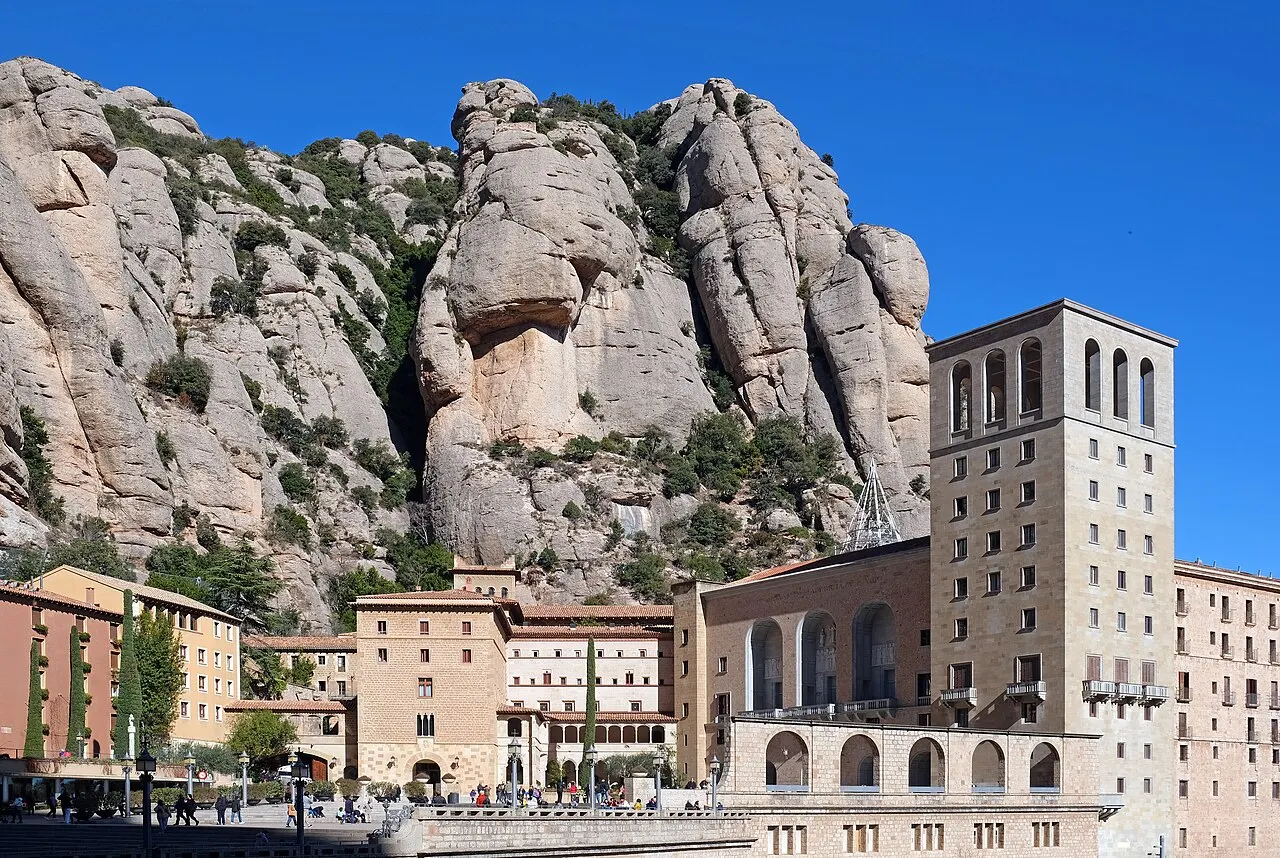 Montserrat: vista de la ciudad y principales lugares que ver