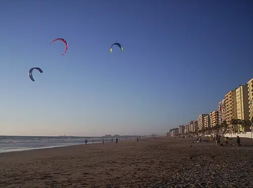 Strand van La Victoria — "Pablo Jones (Peejayem)" (CC BY-SA 3.0) Strand van La Victoria