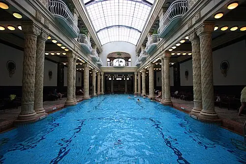 Balneario Gellért — Roberto Ventre (CC BY-SA 2.0) Balneario Gellért