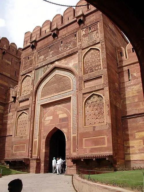 Fort Agra — Wikimedia Commons (CC BY-SA 3.0) Fort Agra