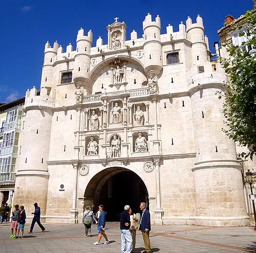 Arco di Santa María — Zarateman (CC0) Arco di Santa María
