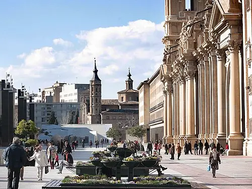 Plaza del Pilar — Juanedc from Zaragoza, España (CC BY 2.0) Plaza del Pilar