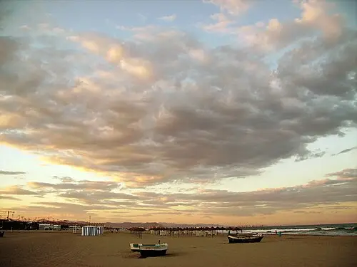 Praia da Malvarrosa — Manuel Martín Vicente from Spain (CC BY 2.0) Praia da Malvarrosa