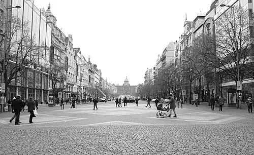 Wenceslas Square — Nakalololo (CC BY-SA 4.0) Wenceslas Square