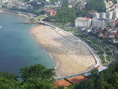 Strand van Ondarreta — Josu Goñi Etxabe (Public domain) Strand van Ondarreta