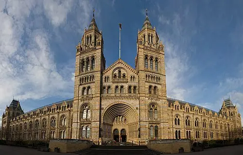Natural History Museum — Diliff (CC BY-SA 3.0) Natural History Museum