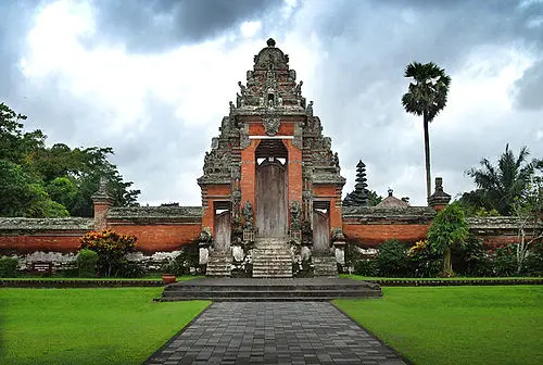 Taman Ayun-tempel — muhd rushdi samsudin from johor + terengganu, malaysia (CC BY-SA 2.0) Taman Ayun-tempel