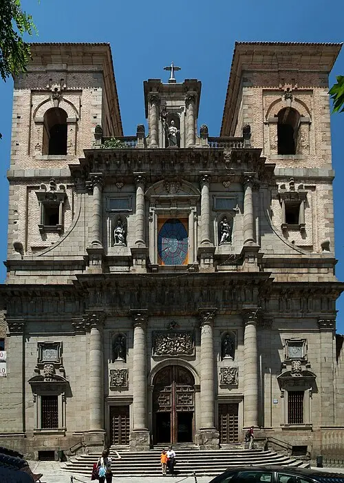 Church of the Jesuits (San Ildefonso) — Yildori (CC BY-SA 3.0 es) Church of the Jesuits (San Ildefonso)