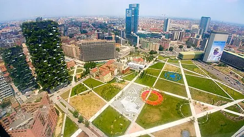 Bosco Verticale e Piazza Gae Aulenti — Goldmund100 (CC BY-SA 4.0) Bosco Verticale e Piazza Gae Aulenti