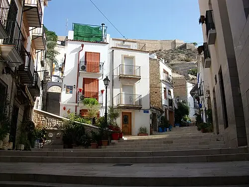 Bairro de Santa Cruz — Joanbanjo (CC BY-SA 3.0) Bairro de Santa Cruz