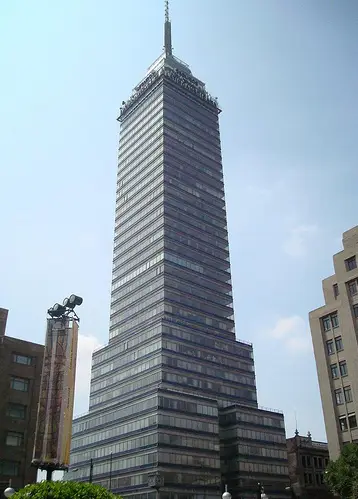 Belvédère de la Torre Latinoamericana — Pablasso (CC BY 2.0) Belvédère de la Torre Latinoamericana