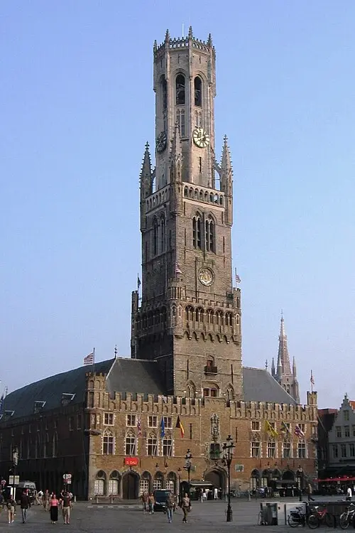 Campanário de Bruges — L. Ellis (https://www.flickr.com/people/lellis_sjca/) (CC BY 2.0) Campanário de Bruges