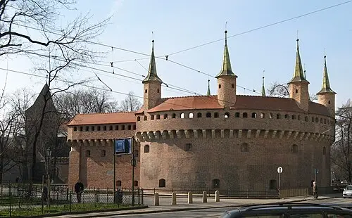 Barbacane di Cracovia — Ludek (CC BY-SA 3.0) Barbacane di Cracovia