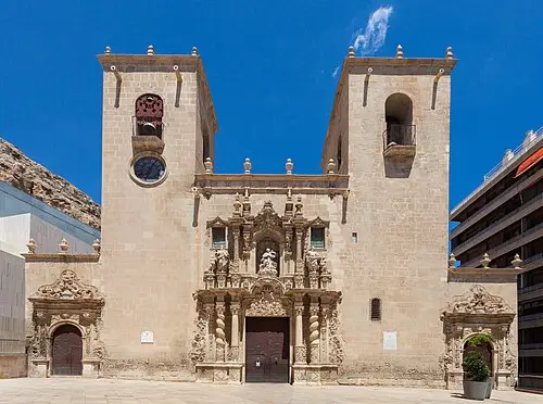 Basilica di Santa María — Diego Delso (CC BY-SA 3.0) Basilica di Santa María