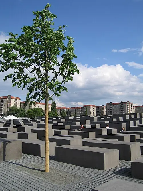 Memorial del Holocausto — No machine-readable author provided. Jorge1767 assumed (based on copyright claims). (Public domain) Memorial del Holocausto