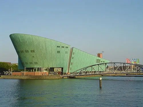 Museo de Ciencia NEMO — Gamekeeper at Dutch Wikipedia (Public domain) Museo de Ciencia NEMO