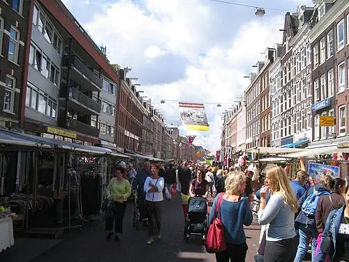 Mercado Albert Cuyp — Michiel1972 at Dutch Wikipedia (CC BY-SA 3.0) Mercado Albert Cuyp