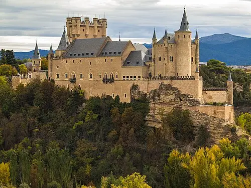 Alcázar de Ségovie — Ángel Sanz de Andrés (CC BY-SA 4.0) Alcázar de Ségovie