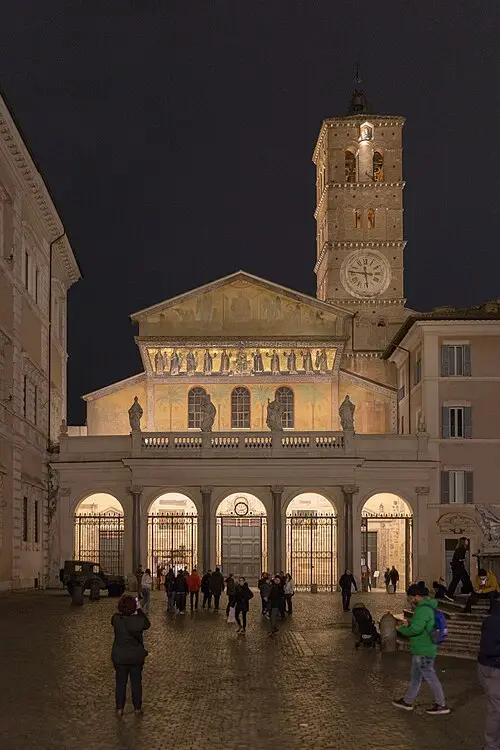 Basilica of Santa Maria in Trastevere — Pymouss (CC BY-SA 4.0) Basilica of Santa Maria in Trastevere