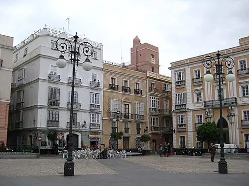 Plaza de San Antonio — Feranza (CC BY-SA 3.0) Plaza de San Antonio