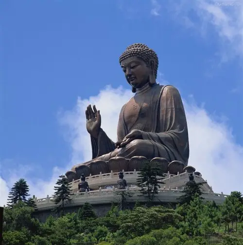 Gran Buda de Tian Tan — Kitakitzcom (CC BY-SA 4.0) Gran Buda de Tian Tan