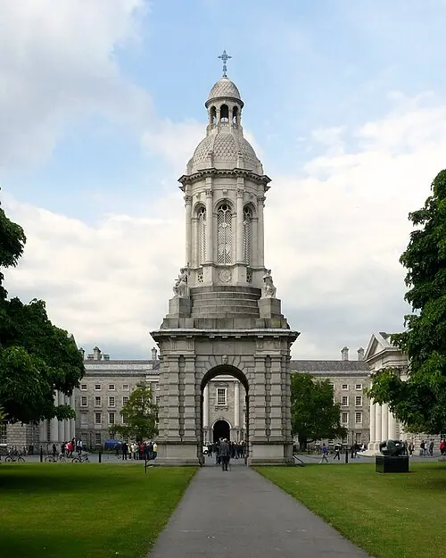 Trinity College en het Boek van Kells — Memorino (CC BY-SA 3.0) Trinity College en het Boek van Kells