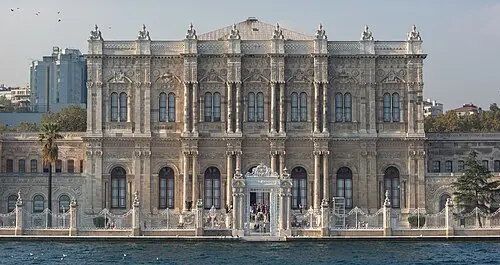 Palácio de Dolmabahçe — Diego Delso (CC BY-SA 4.0) Palácio de Dolmabahçe
