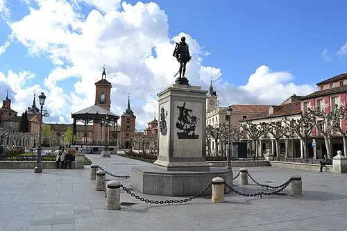 Plaza de Cervantes — Emilio J. Rodríguez Posada (CC BY-SA 2.0) Plaza de Cervantes