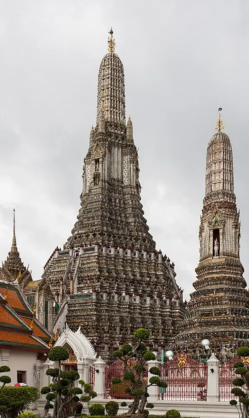Templo Wat Arun — Diego Delso (CC BY-SA 3.0) Templo Wat Arun