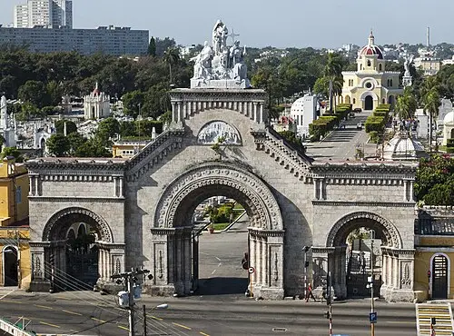 Colón Cemetery — Ivan2010 (CC BY-SA 3.0) Colón Cemetery