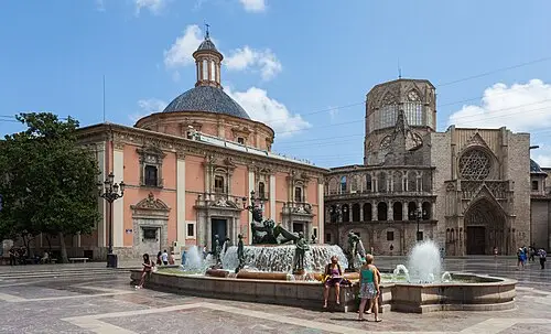 Plaza de la Virgen — Diego Delso (CC BY-SA 3.0) Plaza de la Virgen