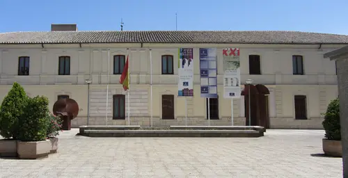 Convent of La Merced — Raimundo Pastor (CC BY-SA 3.0) Convent of La Merced