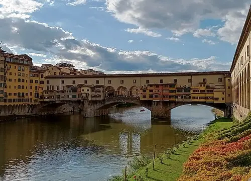 Ponte Vecchio — Canaan (CC BY-SA 4.0) Ponte Vecchio