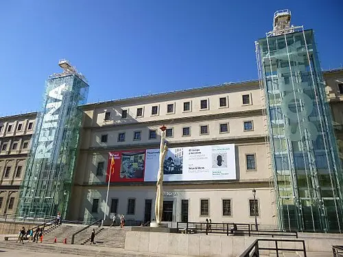 Reina Sofía Museum (Guernica) — Zarateman (CC BY-SA 4.0) Reina Sofía Museum (Guernica)