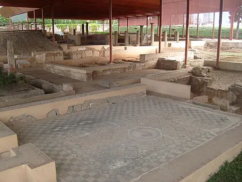 Casa del Mitreo und Kolumbarien — VIATOR IMPERI from HISPANIA (CC BY-SA 2.0) Casa del Mitreo und Kolumbarien