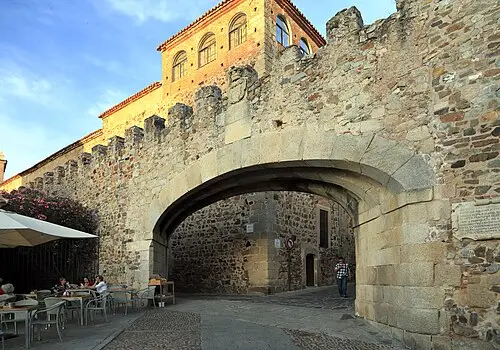 Arco de la Estrella — Falk2 (CC BY-SA 4.0) Arco de la Estrella