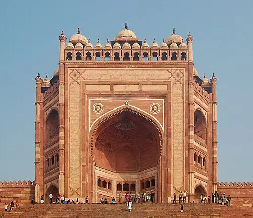 Buland Darwaza — Marcin Białek (CC BY-SA 3.0) Buland Darwaza