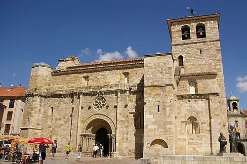Kerk van San Juan de Puerta Nueva — Hector Blanco de Frutos (CC BY 2.5) Kerk van San Juan de Puerta Nueva