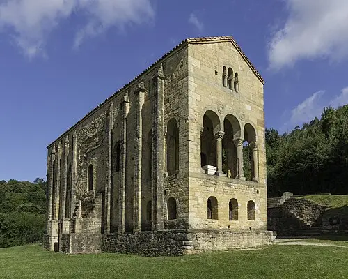 Santa María del Naranco — Fernando (CC BY-SA 4.0) Santa María del Naranco