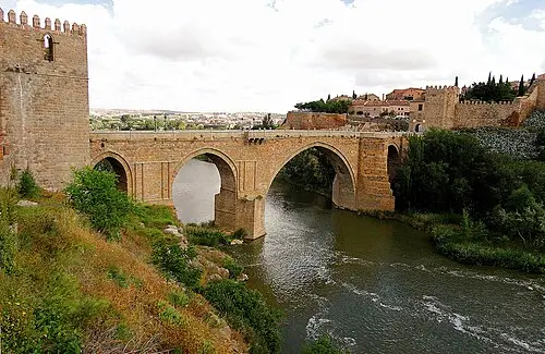 San Martín Bridge — Arturormk (CC BY-SA 3.0 es) San Martín Bridge