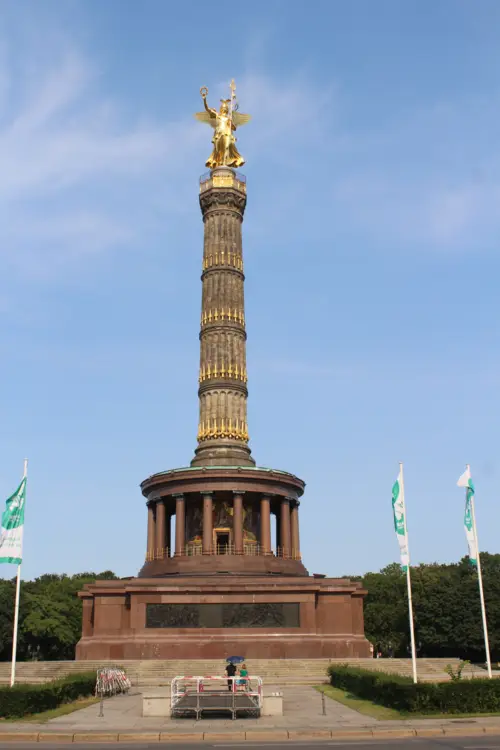 Parque Tiergarten y Columna de la Victoria — Zonk43 (CC BY-SA 3.0) Parque Tiergarten y Columna de la Victoria