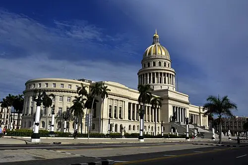 El Capitolio — Antonio Hernández Mena (CC0) El Capitolio