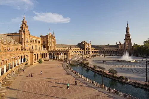 Plaza de España — Carlos Delgado (CC BY-SA 4.0) Plaza de España