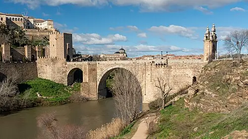 Alcántara Bridge — Fernando (CC BY-SA 4.0) Alcántara Bridge