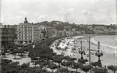 Promenade van La Concha — Ricardo Martín (Public domain) Promenade van La Concha