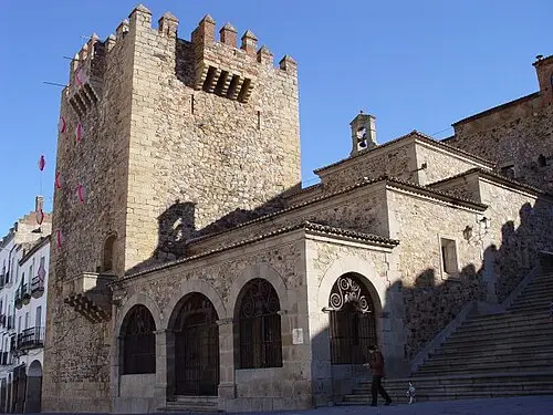 Torre de Bujaco — Wikimedia Commons (CC BY-SA 2.5) Torre de Bujaco