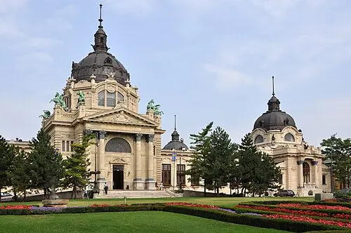 Széchenyi Baths — Marc Ryckaert (MJJR) (CC BY 3.0) Széchenyi Baths