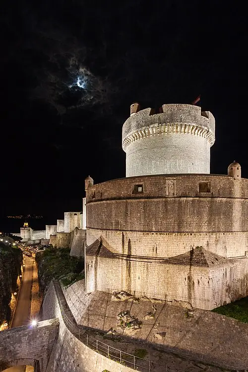 Murallas de Dubrovnik — Diego Delso (CC BY-SA 3.0) Murallas de Dubrovnik