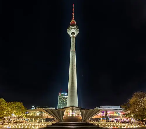 Torre de la Televisión (Fernsehturm) — Diego Delso (CC BY-SA 4.0) Torre de la Televisión (Fernsehturm)